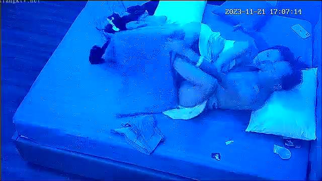 强推强推！酒店偷拍！长得非常漂亮的超高颜值大胸女神，竟被猥琐地中海大叔操了V (1)..jpg