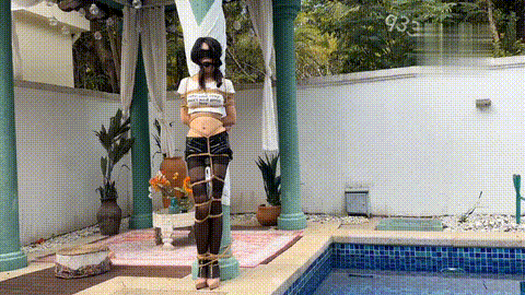 欢乐谷 别墅院子里的惩罚_p60.gif