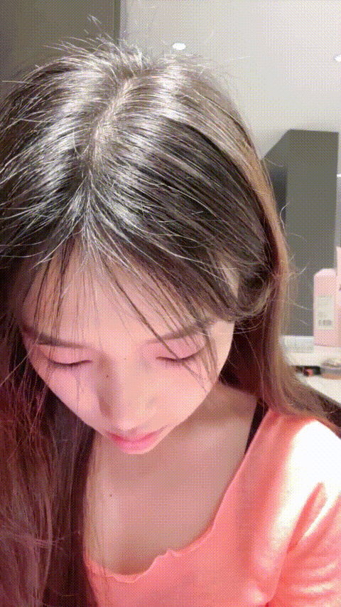 热舞女神【黎巴啦呀】清纯少女 全身雪白 长腿嫩穴 收费房终于秀了 完美G奶 热舞+自慰 .gif