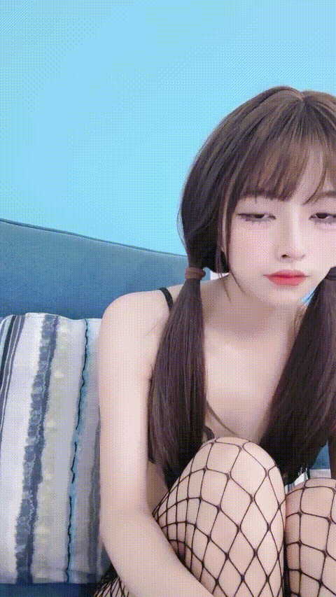 小瓶盖_太美了_我真爱_绿播下海颜值秒杀一切网红！_5_p40_compressed.gif