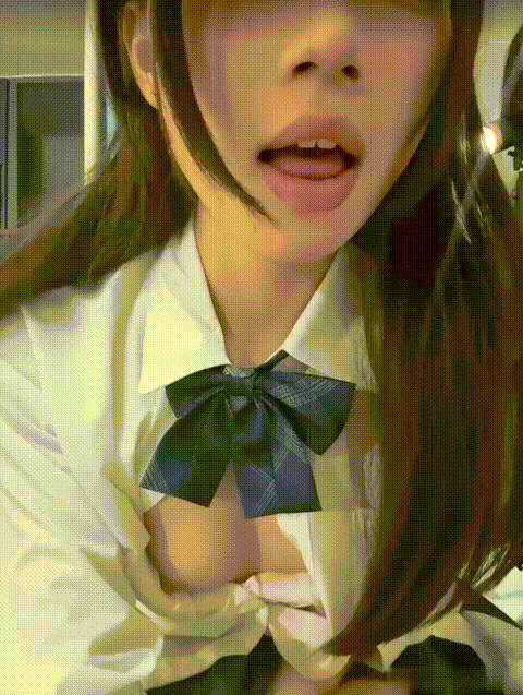 极品反差【yiyi】清纯美少女 极品娇小美乳 大长腿翘臀 嫩穴 乳夹 肛塞 输液 自慰爆浆 .gif