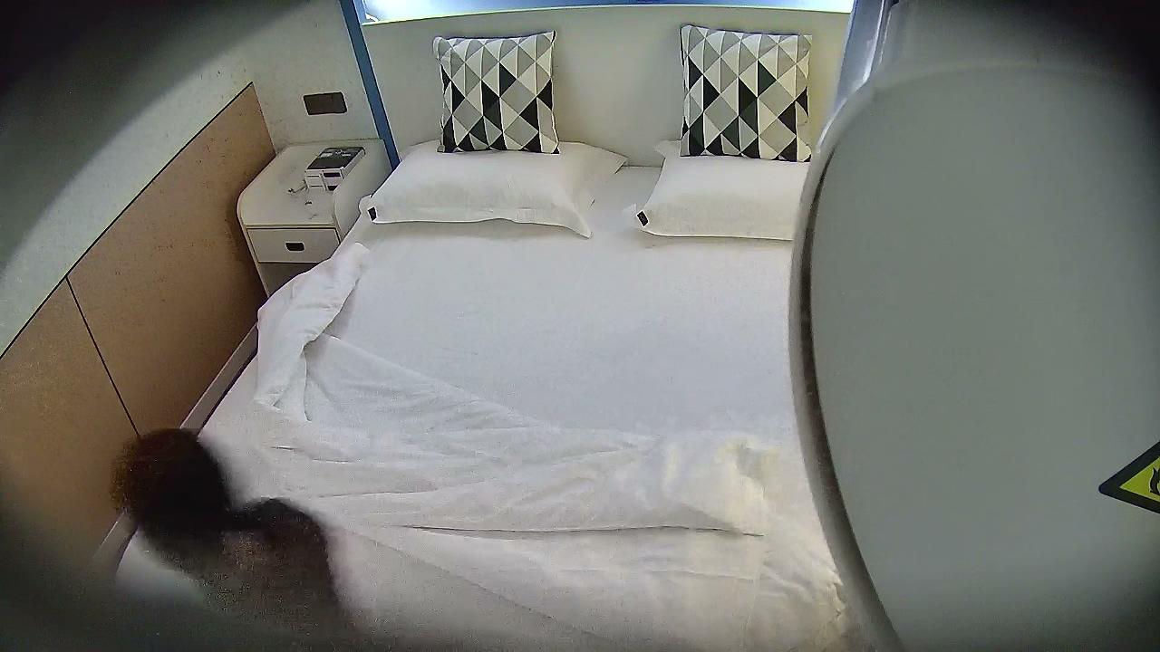 民宿酒店 我胖妞就一个哈欠 换来了一顿操 大哥虽然持久力不行 但心态好用数量取胜 一.jpg