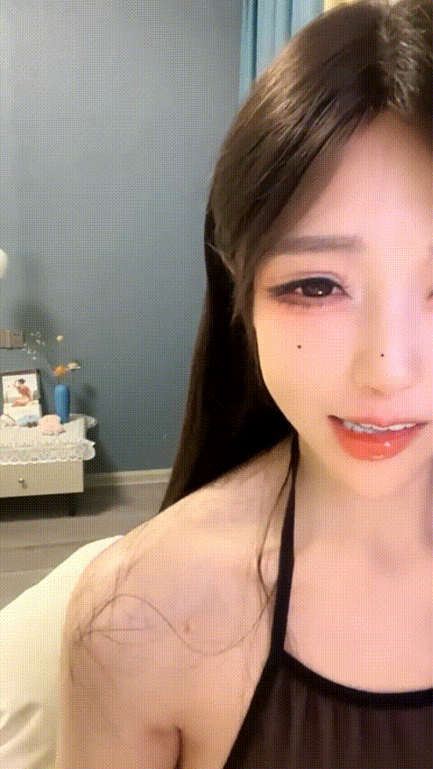 黛诗诗_20260217_132741_p80_compressed.gif