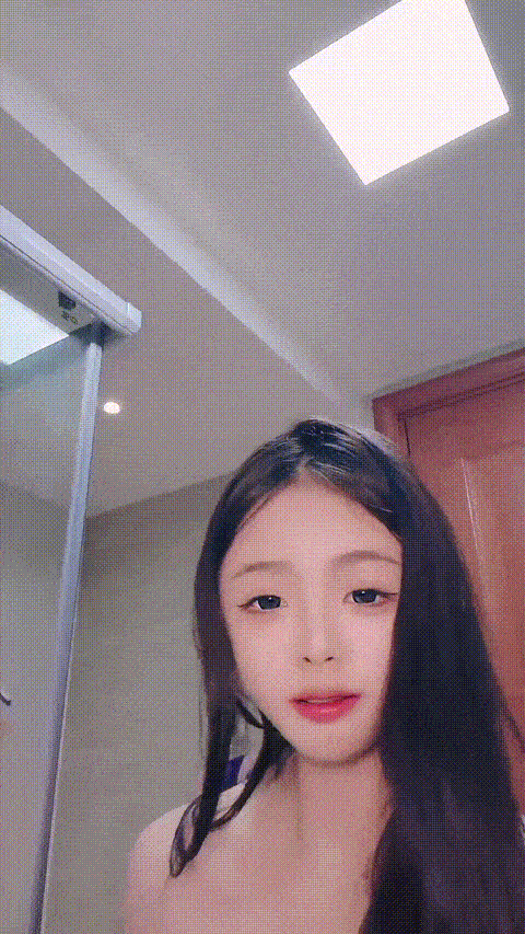 @正宗甜美校花【小懒猫】全身雪白粉嫩 奶子超正 逼逼干净粉嫩 极品翘臀 豹纹黑丝 道具.gif