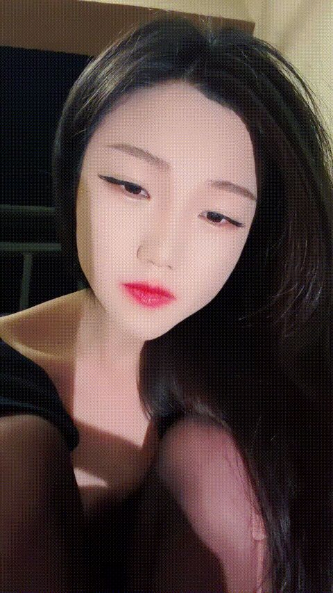 【零五小野猫】玉足尤物白皙酥胸丝袜美腿户外真空跳蛋极品美腿诱人腿可以玩好几年 道.gif