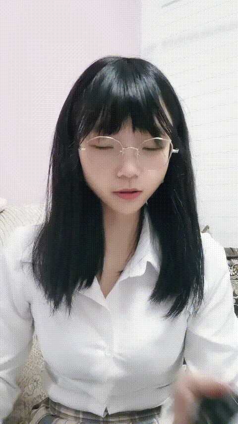 眼镜大学生 字母圈玩家【SM小师妹】过膝黑丝 奶子拔罐 大黑牛插屄里 扇脸 淫语不断 (3.gif