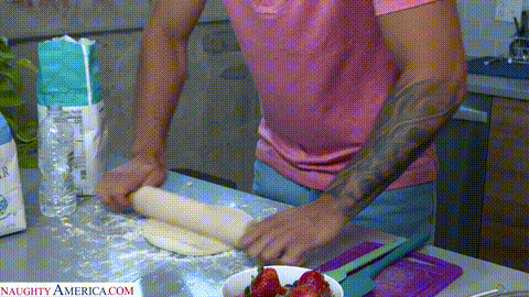 Cute blonde Jill Taylor loves her pie filled with cream_p5.gif