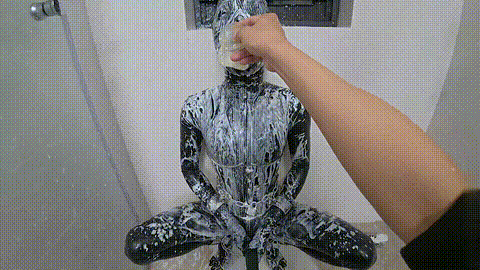 漫画复刻——便所的觉悟 金属镣铐拘束，糊满全身的粘液，自嗨自插深喉，三种不同的头.gif