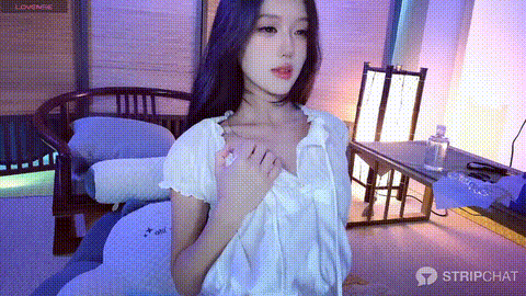 树屋灵灵lucy1811_stripchat_极品福利姬美女_ _01_19_直播视频福利_2_p80.gif