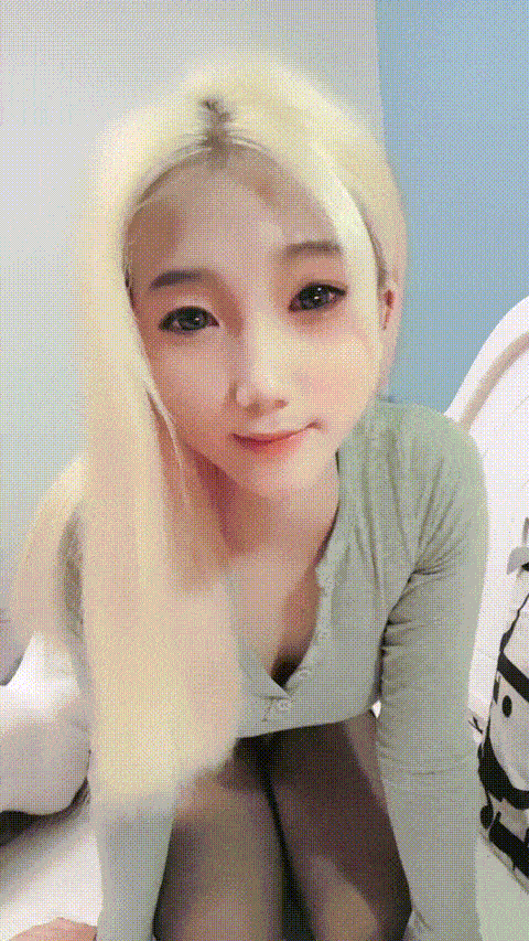 【淼淼】高颜值金发小妹妹！害羞开收费脱光光美呆了！_4_p80 (2).gif