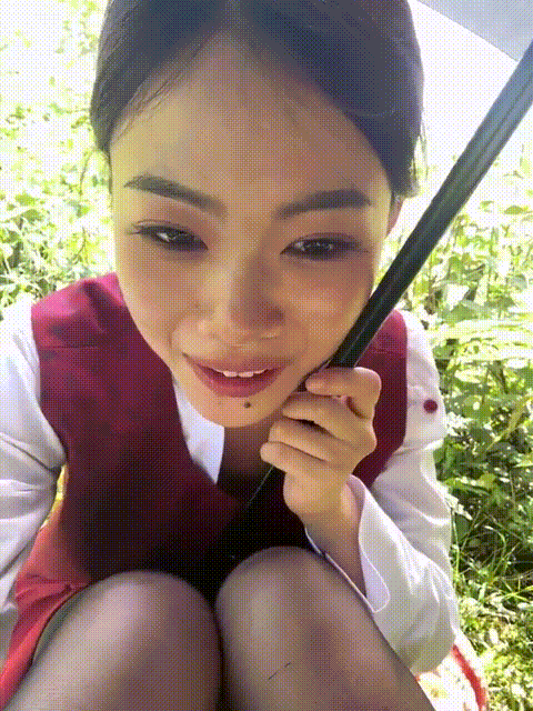 核弹 空姐被干了【优优baby】真实空姐和机长吃鸡舔穴舔脚 无套啪啪 户外 车里 (12)_p2.gif