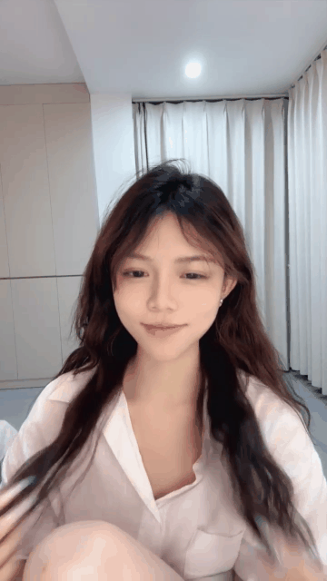 闪闪发光的小嫩逼 绝对天花板的女神 人美逼嫩【咪咪酱】脱光光大秀 3_start3093s_1s.g.gif