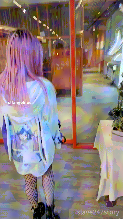 四月重磅】露出博主【小小Q】的露出频道付费4部_p80_compressed.gif
