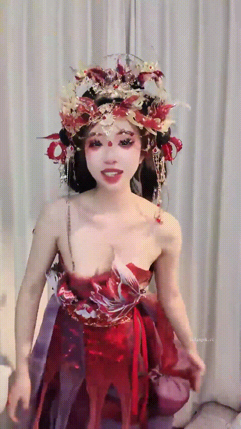 ⚫️全网第一骚萝，年后正式复出【炫迈】古装cos自慰喷水，越来越骚了_p80_compressed.gif