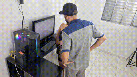 Maintenance man couldn't resist his client!_p5.gif