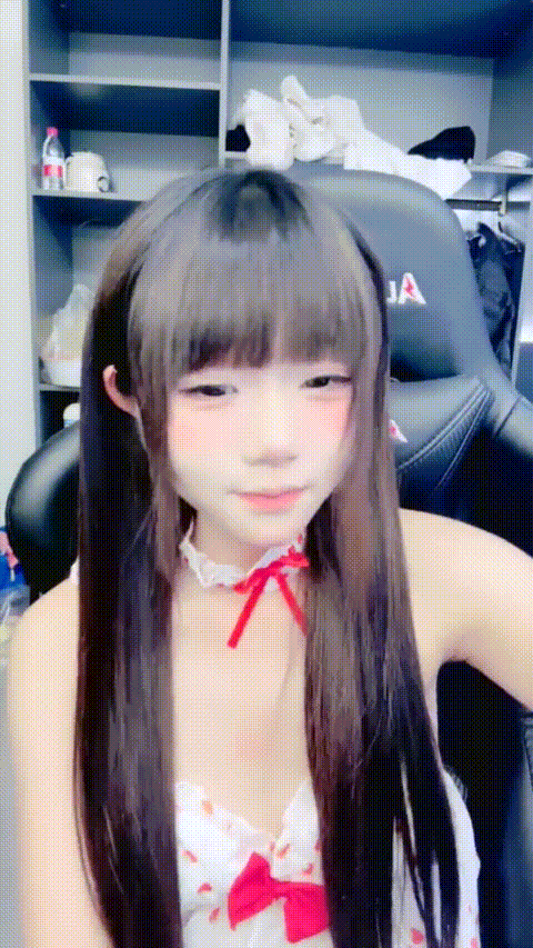 【妹宝】俏皮卡哇伊 粉嫩美乳雪白肌肤 逼抽香烟 捆绑调教 抠挖蹂躏 道具自慰 喷水 无套.gif