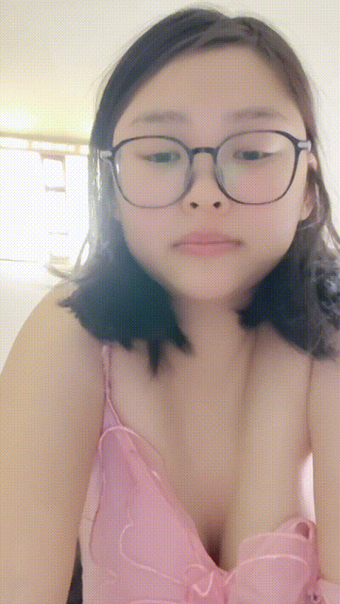 【西安水多多】眼镜学妹 巨乳肥臀 黄瓜抽插 道具自慰 (5)_p80_compressed.gif.gif