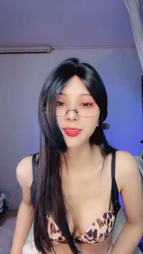 蘸点蜜桃酱_20260219_202436_p40_compressed.gif