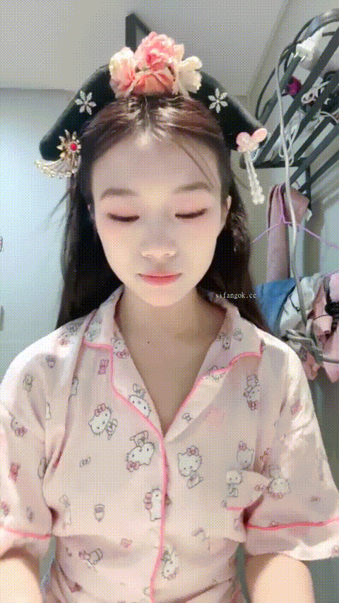 清纯少女下海【吧啦】极品身材 美乳翘臀 逼毛有型 嫩穴 边跳边脱光光跳蛋自慰喷水大屌.gif