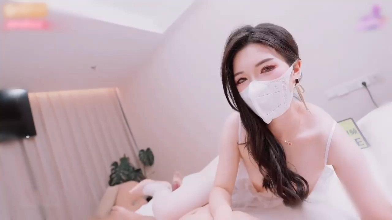 香蕉傳媒 XJX-356 淫慾主播樓梯通道玩直播，遭遇變態性騷擾 狐不妖.mp4_20250704_2144.jpg