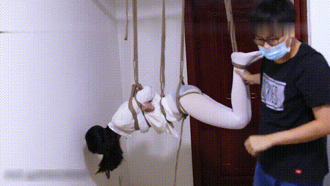 绳艺_ Z息_ HUI_HUI_21_白丝吊缚训练，妹子还坚持不了多久，呻吟不断_p60.gif.gif