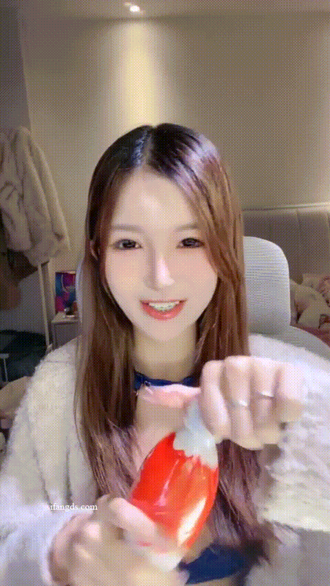 兄弟们 舞蹈女神 超级漂亮【西宝宝】美乳圆而挺 大长腿美脚 刮毛嫩穴 裸舞 道具自慰 .gif