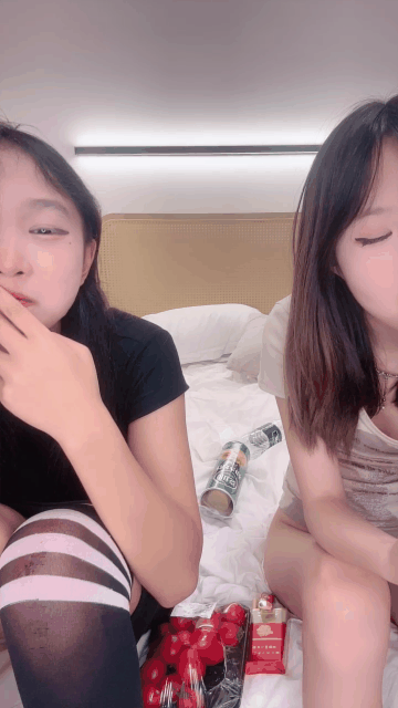 ⚫️震撼现场超淫10P阵容小月回归新姐妹加入五男五女通宵露脸性爱轮番交替嗨不停_star.gif