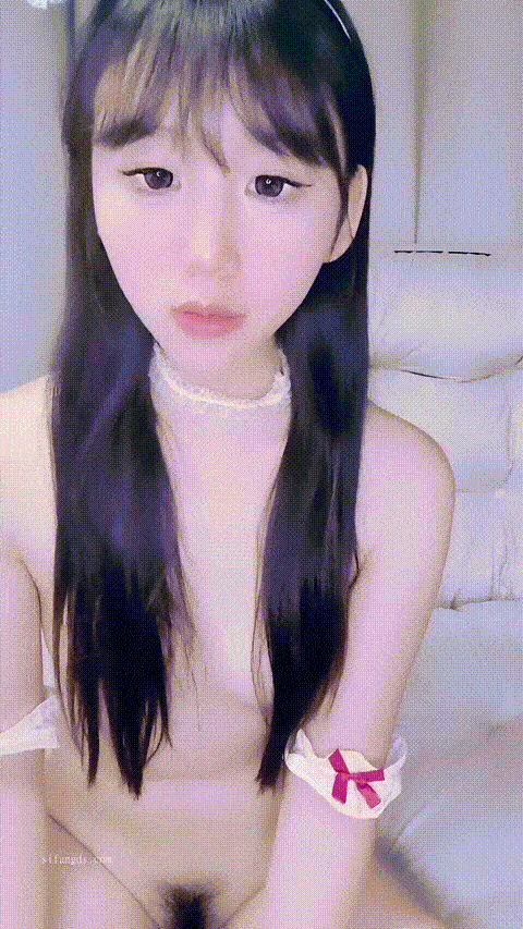 #水枪喷_网红_女仆黑丝白丝应有尽有的学妹_道具自慰_6_p20 (2).gif