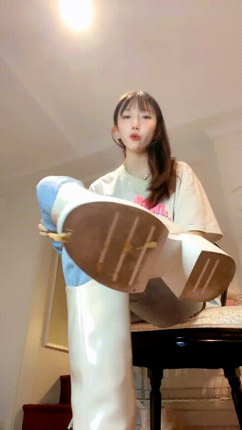 西怡S - 第一视角白棉袜盯射_p20_compressed.gif