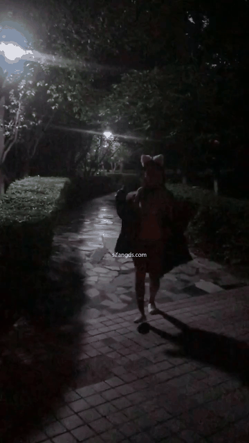⚫️最新流出，西萌工作室，清纯双马尾嫩妹，校园教室露出自摸，走廊一字马，过程刺激.gif