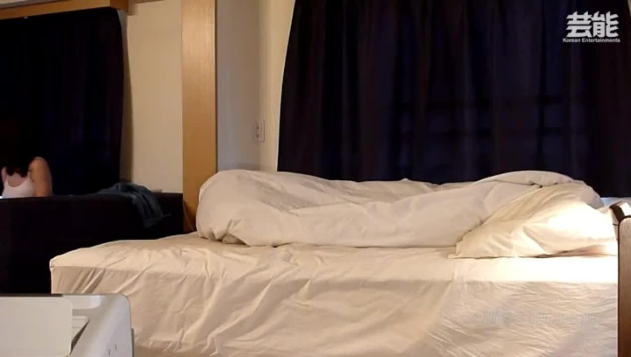 019-H国演艺圈门事件 最好看的女主角之一 魔鬼身材标准H国美人脸 居然搞了一小时 堪.jpg