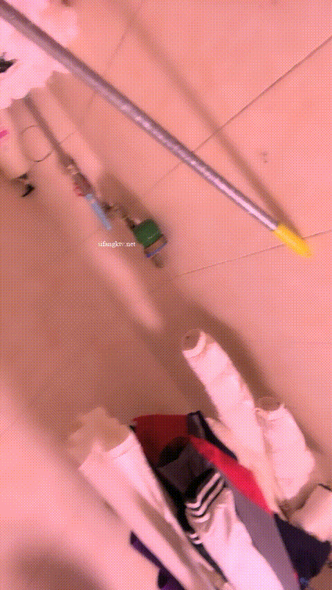 爱液随风起_农村大学生主播_户外喷水直播合集27部_9_p20.gif