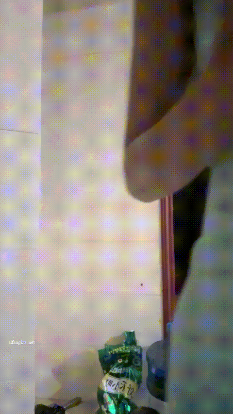 爱液随风起_农村大学生主播_户外喷水直播合集27部_11_p60_compressed.gif