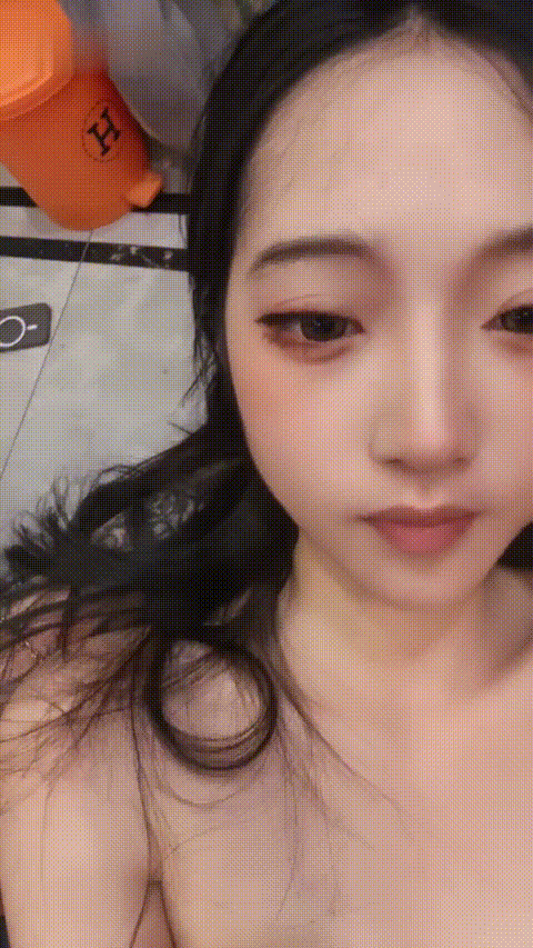 菠萝吹吹_20260213_100245_p20_compressed.gif
