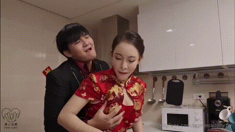 人气巨乳女优【翁雨澄、娃娃】剧情作品新年家庭聚会与小叔子偷情_p20.gif.gif