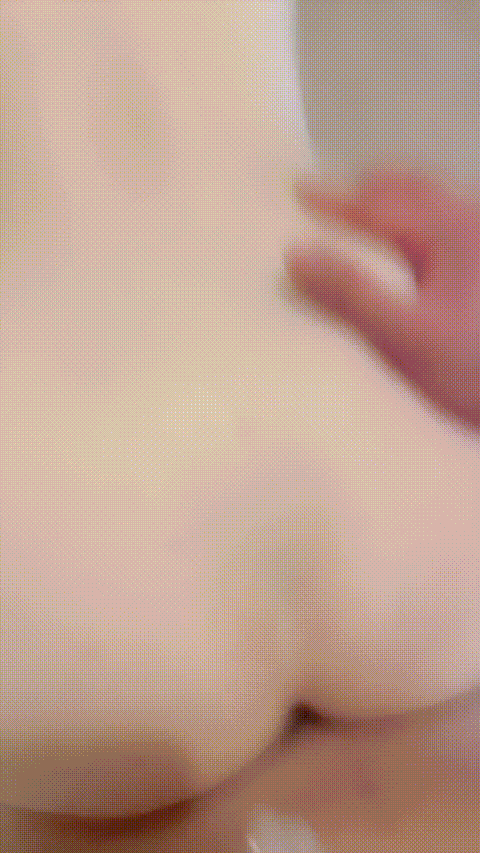 巨乳卡哇伊【卡哇伊06】超大肥臀 无套爆菊 啪啪 射屁股 道具自慰 狗链 尿尿 夹奶头 真爽.gif