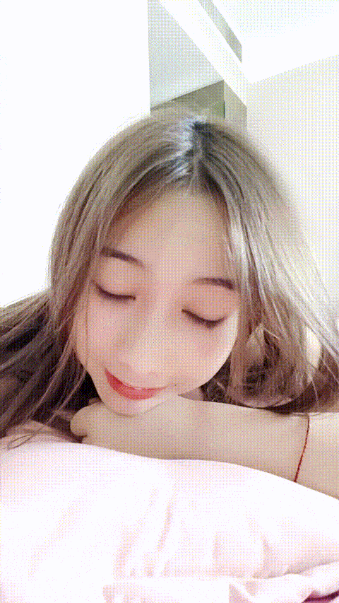 翘臂美妞【唯依】娇小可爱 尺度惊人 翘臂小骚货 道具秀喷一椅子水 高潮在呻吟 勾引力.gif