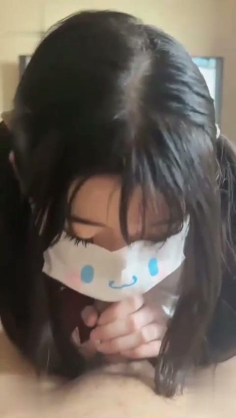 糖心Vlog 女儿的叫醒服务 唤醒熟睡中的爸爸 足穴玩弄爸爸肉棒 精液射满玉足.mp4_20250.jpg