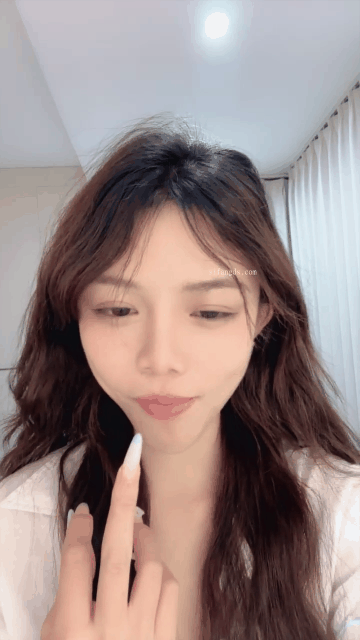 闪闪发光的小嫩逼 绝对天花板的女神 人美逼嫩【咪咪酱】脱光光大秀 3_start4639s_1s.g.gif