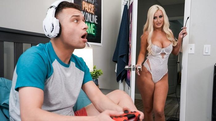 She Craves Cum Inside Her with Tiffani Tiffani Madison, Johnny Love _ FillUpMyMom.jpg