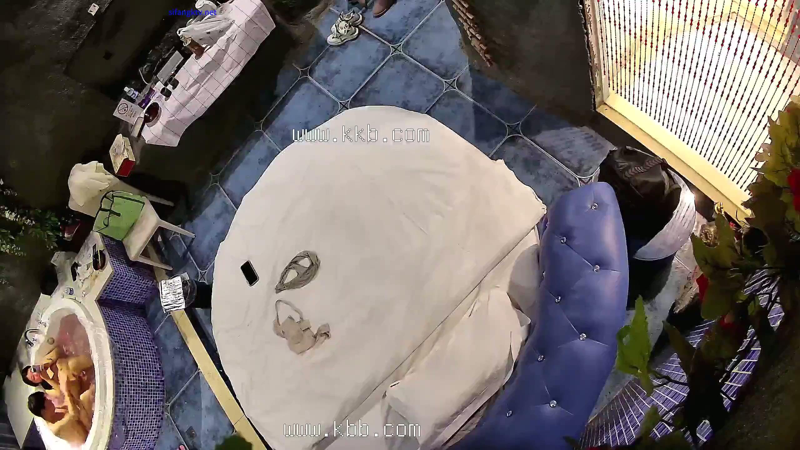 新流出酒店浴缸房偷拍 小夫妻吃着外卖鸳鸯浴，丈夫细致的给老婆搓澡洗屁股.mp4_202511.jpg