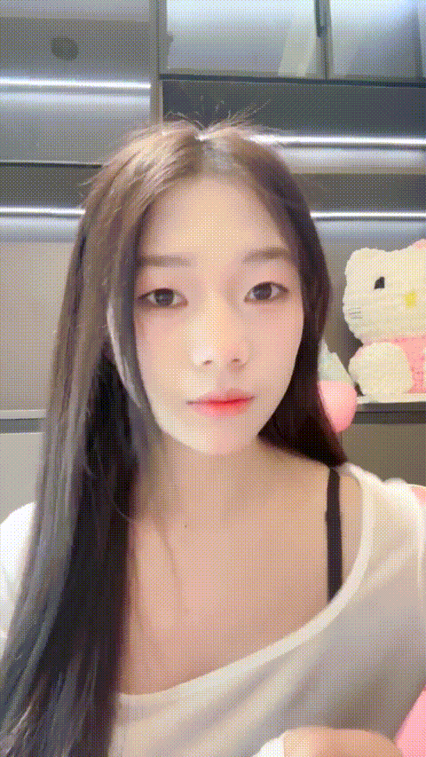 清纯少女下海【吧啦】明星颜值 嫩穴翘臀 边跳边脱光~抠逼自慰~大屌狂插 淫叫声声声不.gif