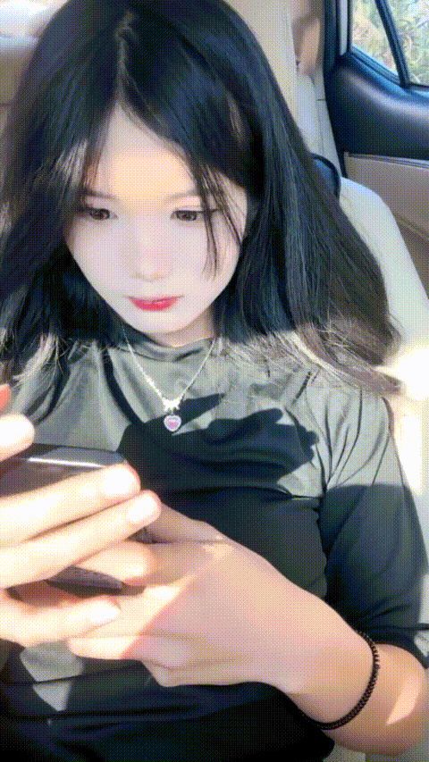 【水嫩宝宝】农村美少女 草丛无套刺激野战 车震 开房3P 无套轮射 完全放飞自我 发骚求.gif