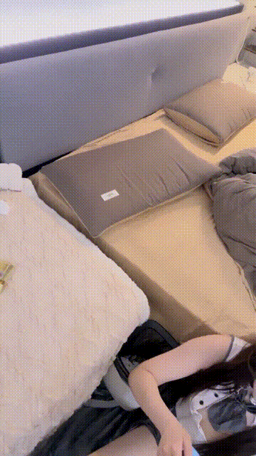 【6256017】小哥把清纯萝莉调教成小母狗【爱溢】一边被操一边打电话 都被听出来了，戴.gif