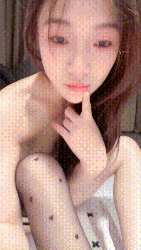 热舞女神【黎巴啦呀】清纯少女 全身雪白 长腿嫩穴 收费房终于秀了 完美G奶 热舞+自慰 .gif