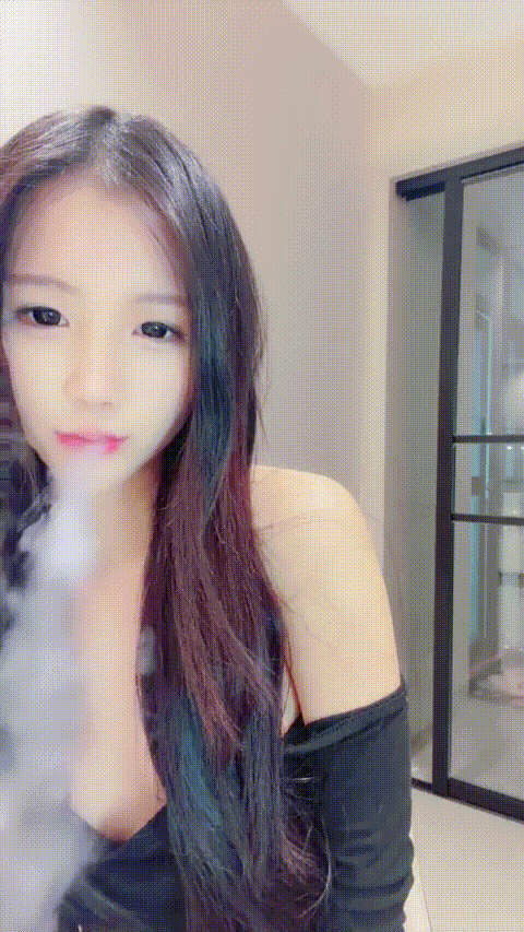 甜甜的小美女【小婕巴】发育的很棒 肌肤就像婴儿一样滑嫩 美乳翘臀 掰穴自慰清晰可见_.gif