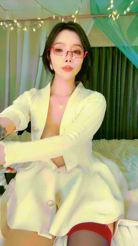美乳绝品御姐【白熙】合集五 天生媚骨欲火旺盛 完美身材骚逼水超多夜夜喷 逆天颜值 美.gif