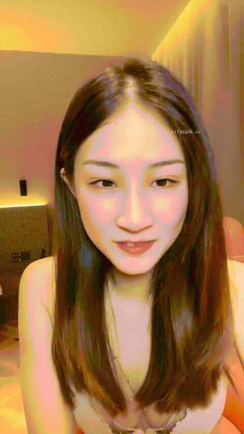 素颜女神 在校学生【小灰灰呐】白皙美乳 蝴蝶美穴还粉嫩 美腿又长又直 大奶带锁骨链 .gif