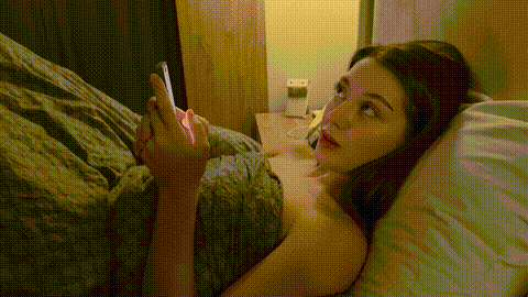 Stepbrother Accidentally Saw Naked Stepsister and Start Jerk Off But She Caught .gif