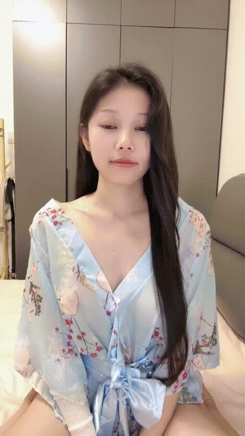 女神尺度突破 终于露脸自慰了【娇娇娇萌】完美身材明星颜值 美乳嫩穴 大长腿 道具自慰.gif